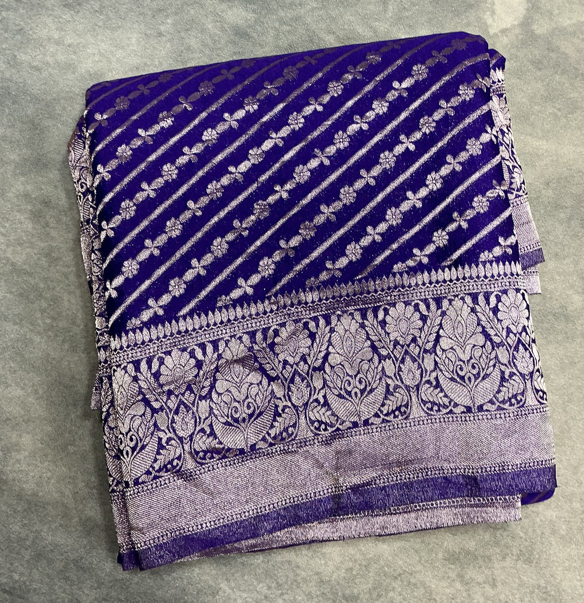 Kaddi Georgette Lehariya Saree in Violet Colour