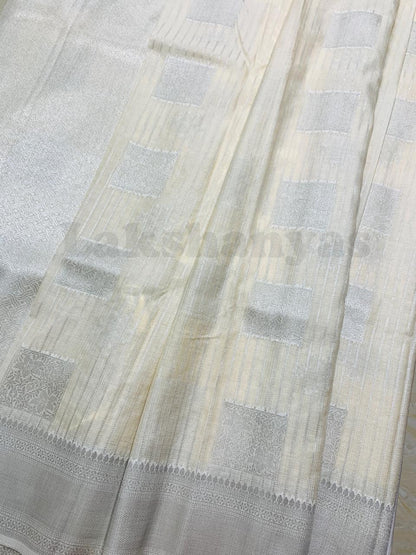 Off White Colour Linen Silk Saree with Sliver Zari Border